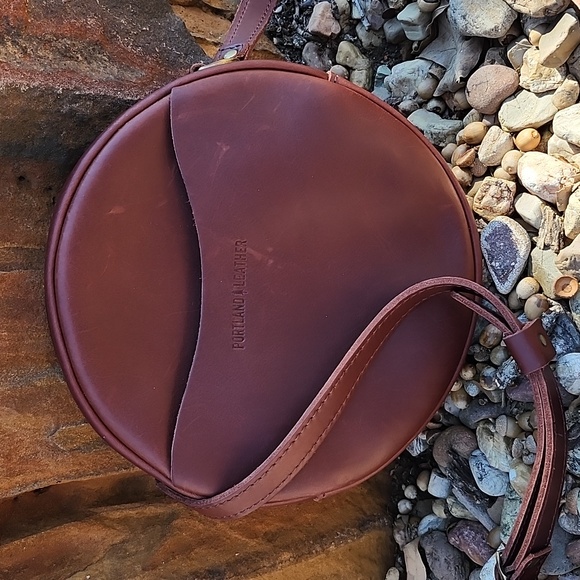 PORTLAND LEATHER 9" ROUND LEATHER CROSSBODY BAG - Picture 6 of 11